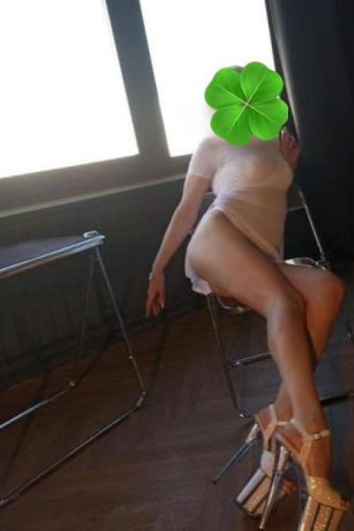 Проститутка Алина, Питера у метро Московская