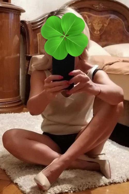 Проститутка Алина, Питера у метро Московская