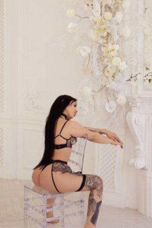 Проститутка Алиса Инди, в Питере у метро Лесная