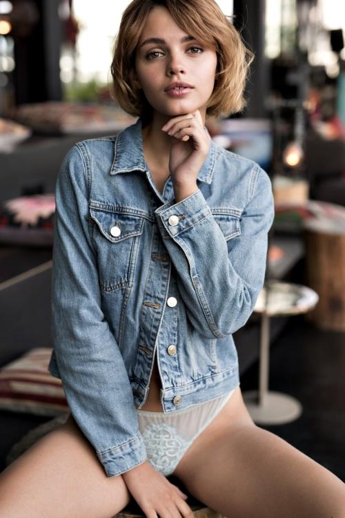 Проститутка Ксюша, Питера у метро Маяковская