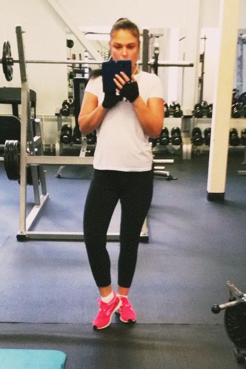 Проститутка Оксана, в Питере у метро Маяковская