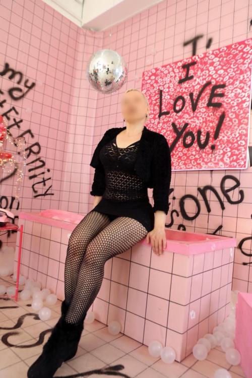 Проститутка Оксана, в Питере у метро Садовая Проститутка Оксана, в Питере у метро Садовая