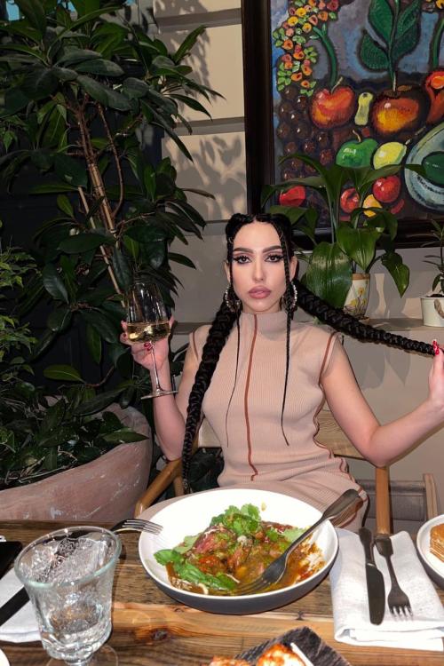 Проститутка Камила, Питера у метро Петроградская