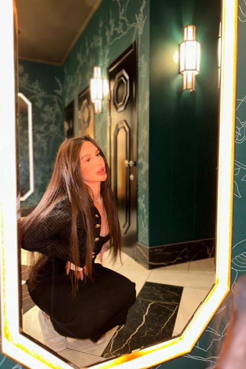 Проститутка Сара, в Питере у метро Парк Победы