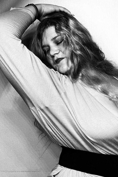 Проститутка Позитивная пчелка, в Питере у метро метро Комендантский проспект