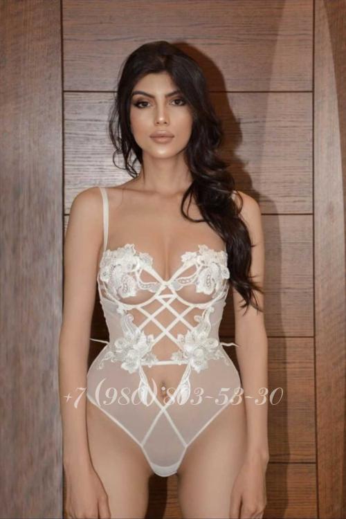 Проститутка Адель, Питера у метро Звёздная