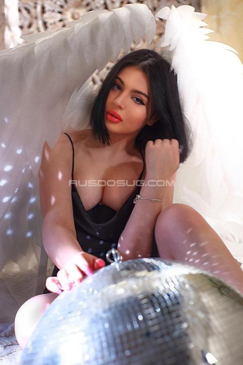 Проститутка Милана, Питера у метро Звёздная