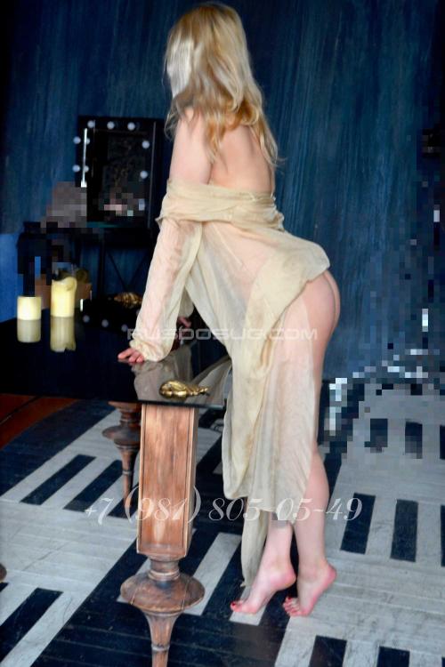 Проститутка Лобода, в Питере у метро Маяковская