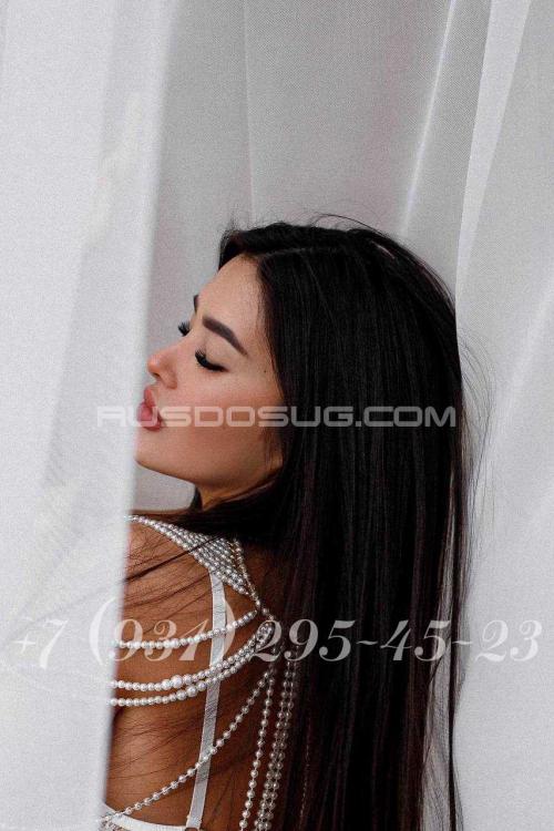 Проститутка Эля, в Питере у метро Площадь Александра Невского