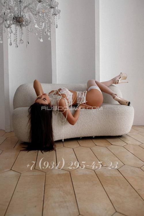 Проститутка Эля, в Питере у метро Площадь Александра Невского