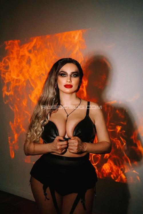 Проститутка Милана, СПб у метро Московская