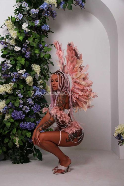 Проститутка Кэрри, Питера у метро Парк Победы