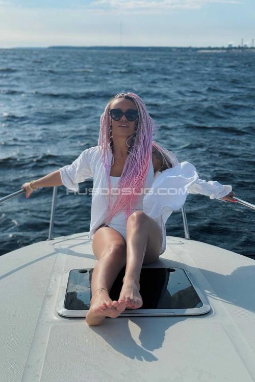 Проститутка Кэрри, Питера у метро Парк Победы