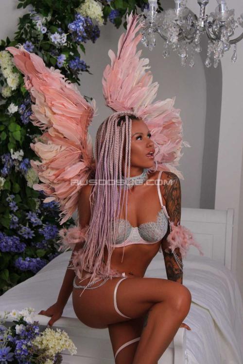 Проститутка Кэрри, Питера у метро Парк Победы