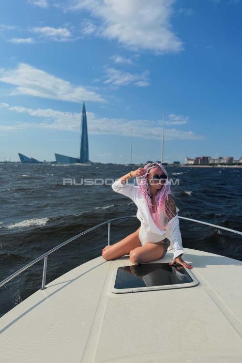 Проститутка Кэрри, Питера у метро Парк Победы