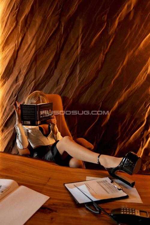 Проститутка Эммануэль, Питера у метро Маяковская