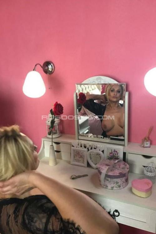 Проститутка Софи, Питера у метро Электросила