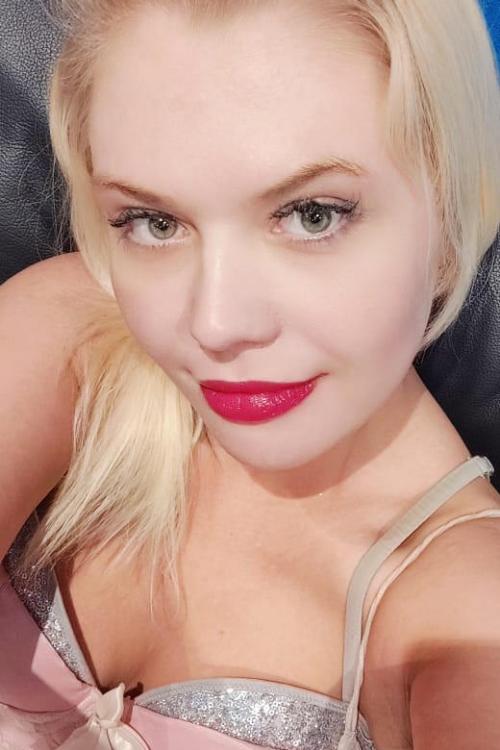 Проститутка Мария (женщина-харизма) Рудина, в Питере у метро Звёздная