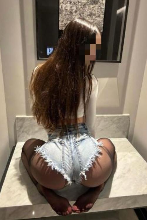 Проститутка Юля Инди, Питера у метро Лесная