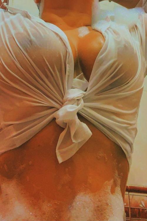 Проститутка Мира, в Питере у метро Московская