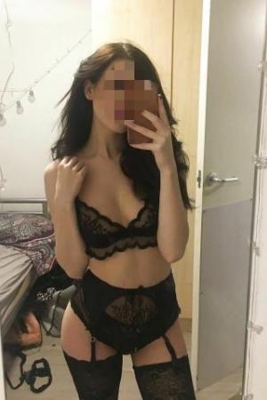 Проститутка Алина, Питера у метро Московская