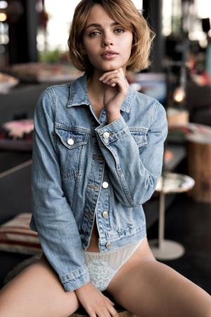 Проститутка Ксюша, Питера у метро Маяковская