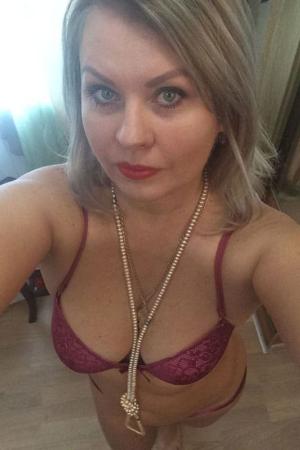 Проститутка Света, Питера у метро Комендантский проспект