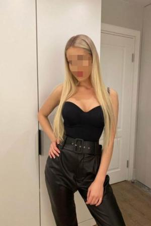 Проститутка Яна, в Питере у метро Озерки