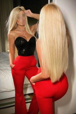 Проститутка Оля, Питера у метро Московская