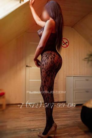 Проститутка Энжи, Питера у метро Парнас