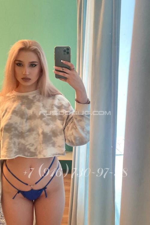 Проститутка Милана, Москва у метро Смоленская