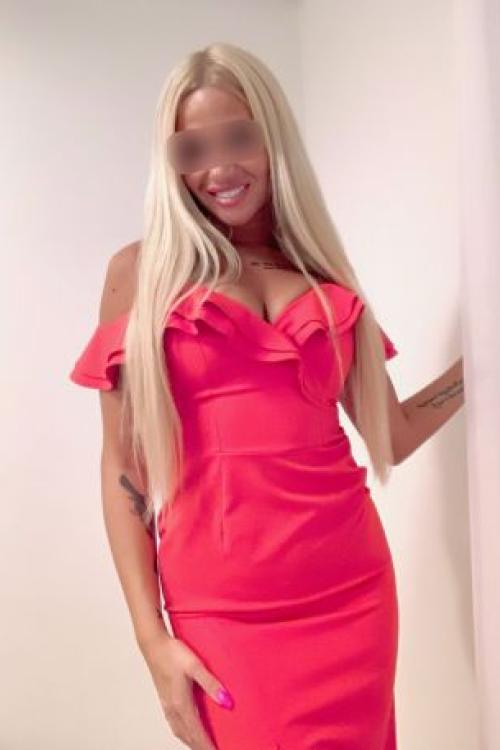 Девушка Проститутка в Питере у метро Парнас