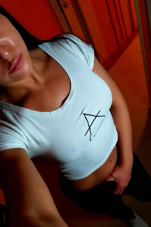 Девушка Проститутка в Питере у метро Дунайская