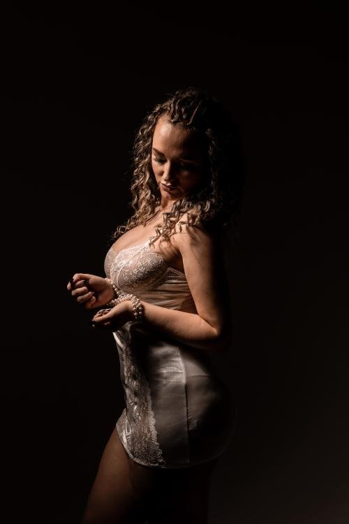 Девушка Проститутка в Питере у метро Парнас