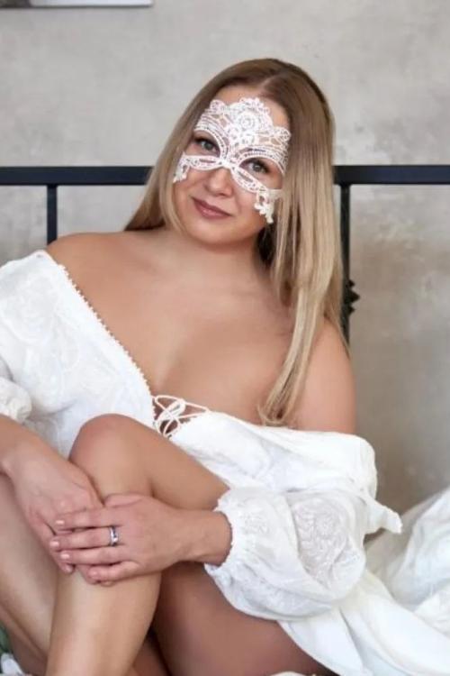 Девушка Проститутка в Питере у метро Озерки