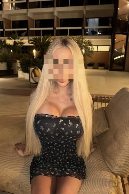 Девушка Проститутка в Питере у метро Московская