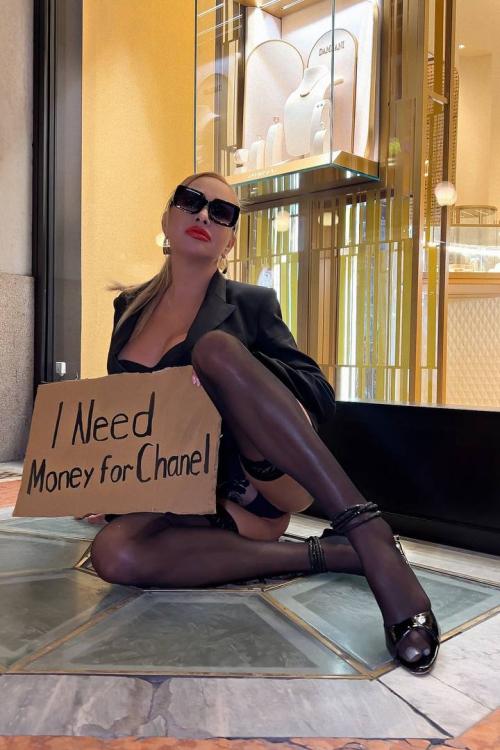 Девушка Проститутка в Питере у метро Московская