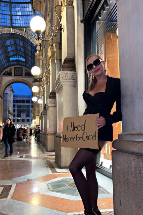 Девушка Проститутка в Питере у метро Московская