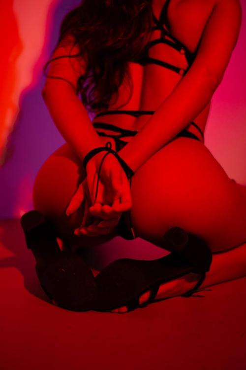 Проститутка Милана, Питера у метро Озерки