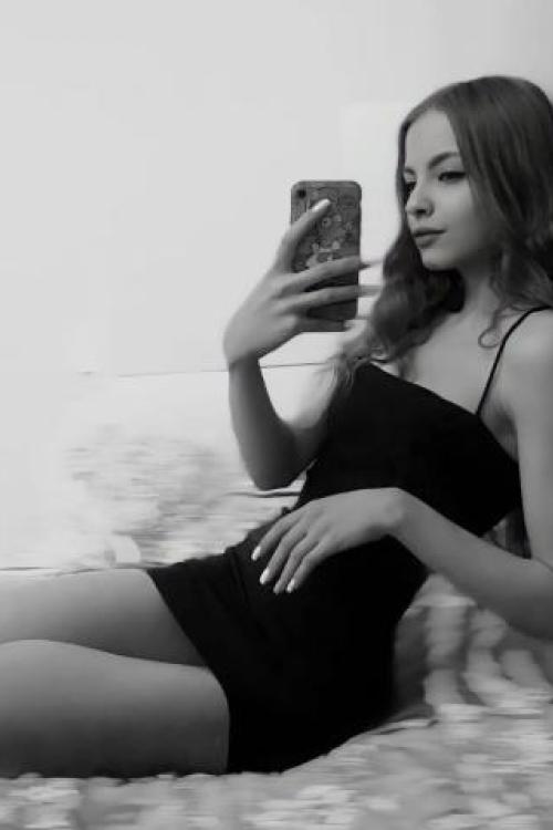 Девушка Проститутка в Питере у метро Электросила