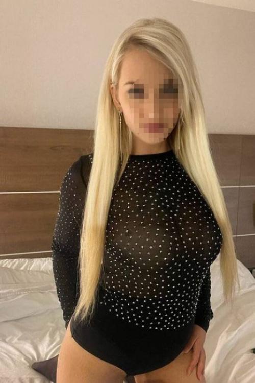 Девушка Проститутка в Питере у метро Озерки