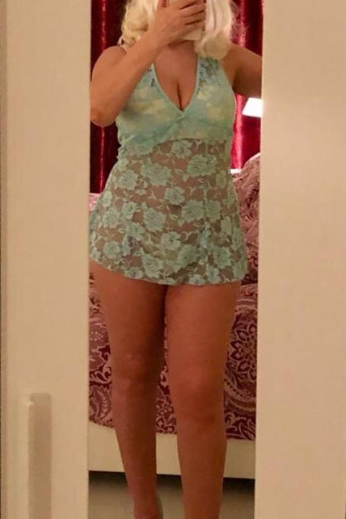 Девушка Проститутка в Питере у метро Комендантский проспект