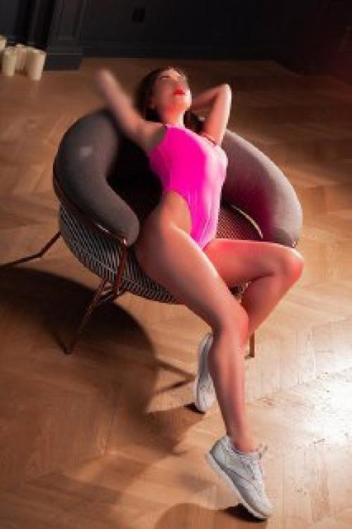 Девушка Проститутка в Питере у метро Площадь Мужества