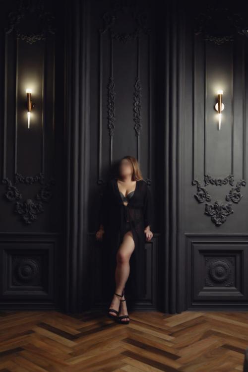 Девушка Проститутка в Питере у метро Маяковская