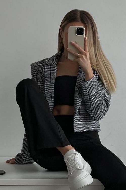 Девушка Проститутка в Питере у метро Невский проспект