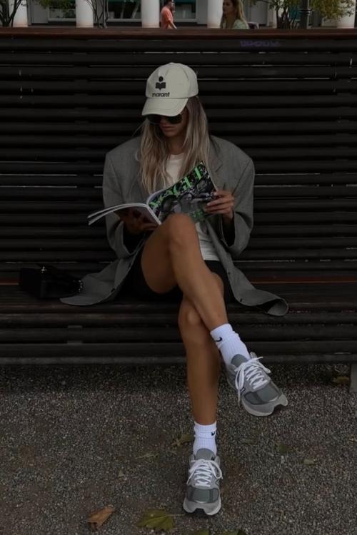 Девушка Проститутка в Питере у метро Невский проспект