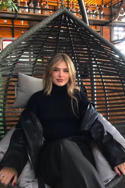 Девушка Проститутка в Питере у метро Лесная