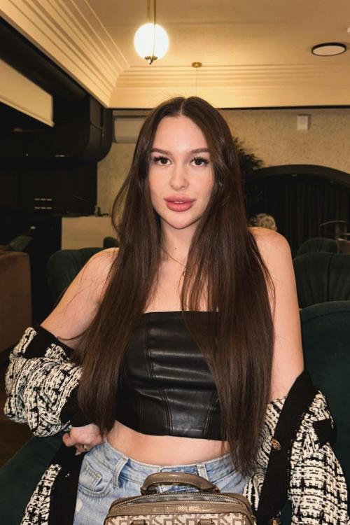 Девушка Проститутка в Питере у метро Парк Победы