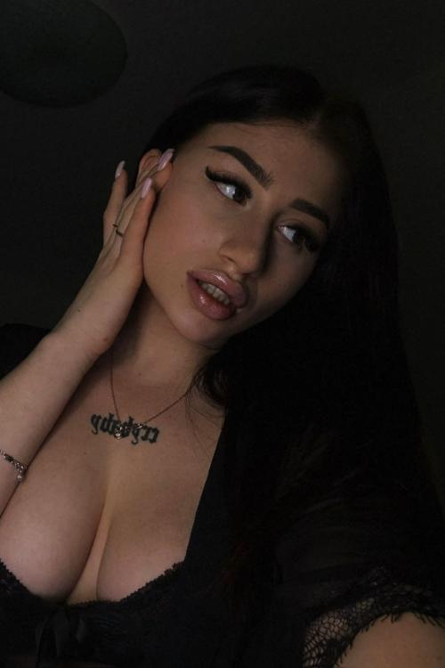 Девушка Проститутка в Питере у метро Горьковская