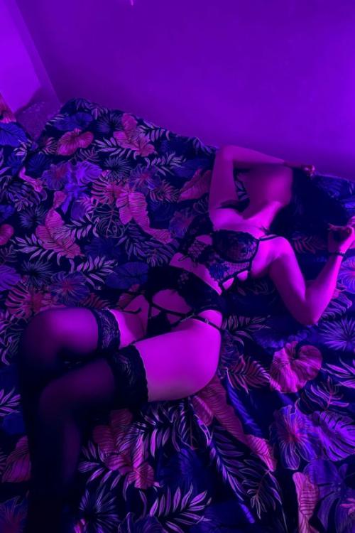 Девушка Проститутка в Питере у метро Парнас